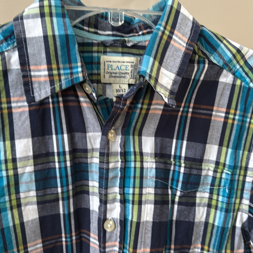 Children’s Place boys short sleeve button down plaid shirt, size 10-12 - Picture 2 of 4